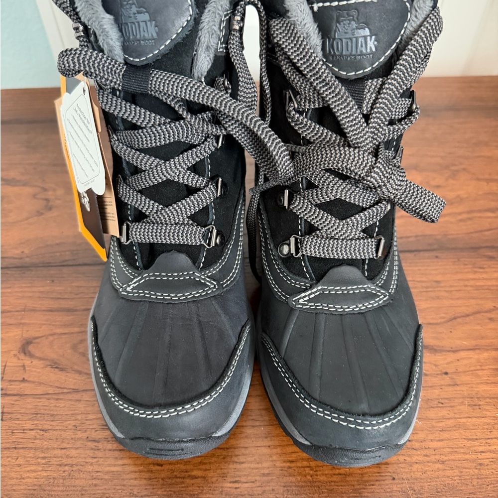 Kodiak 3M Thinsulate Insulated Leather Snow Boots. Size 6 women’s or 4 Kids!
